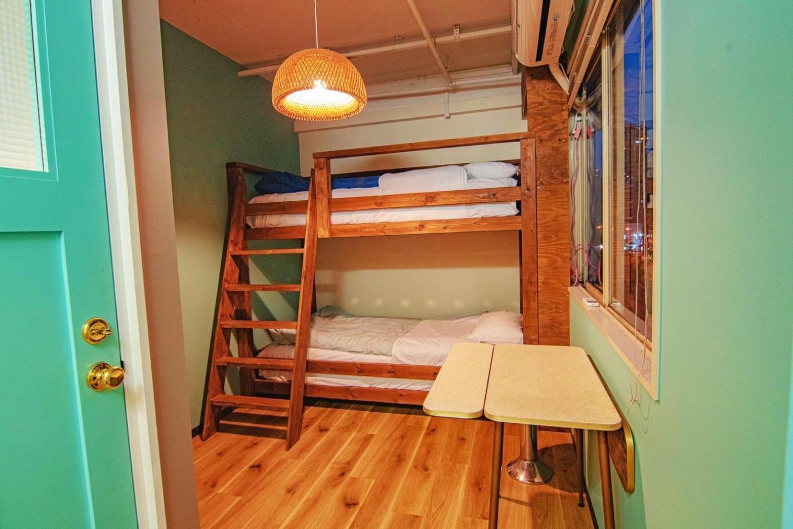 Hostel Chillax Ōsaka Extérieur photo